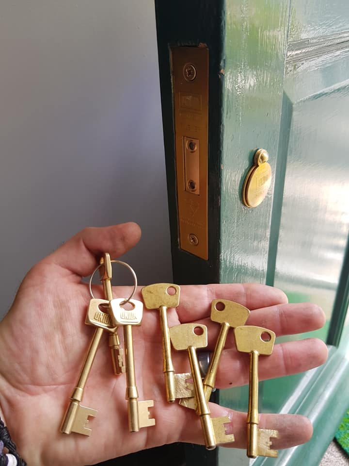 lock change and keys cut